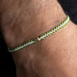 Pulsera De Oro Amarillo 18K Esfera Diamantada  Hilo Verde Y Blanco - Imagen 2