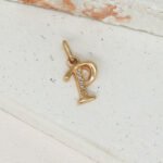 Dije De Oro 18K Letra P Con Piedras Blancas- Ancho Frontal