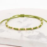 Pulsera Oro 18K Tejida Con Piedras Verdes Esferas Diamantadas  Hilo Verde