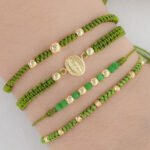 Pulsera Oro 18K Tejida Con Piedras Verdes Esferas Diamantadas  Hilo Verde - Imagen 2