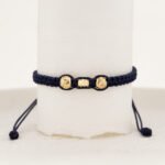 Pulsera De Oro 18K Macramé Con Cilindro Diamantado 3X5Mm Esferas Diamantadas Hilo Azul . Largo