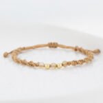 Pulsera De Oro 18k Macramé Con 2 Esfera 3mm Lisas, Hilo Café, Piedras Citrino
