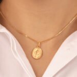 Dije De Oro 18K Virgen Milagrosa - Image 4