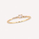 Anillo Oro 18K Con Piedras Blancas
