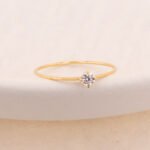 Anillo Oro 18K Con Piedra Blanca - Imagen 2