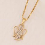 Dije De Oro 18k Ángel Con Piedras Blancas - Image 3