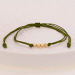 Pulsera Oro 18K Con Esferas Diamantadas Tejida Con Hilo Verde - Imagen 2