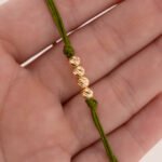 Pulsera Oro 18K Con Esferas Diamantadas Tejida Con Hilo Verde - Imagen 3