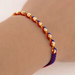 Pulsera Oro 18K Con Esferas Diamantadas Tejida Con Hilo Tricolor - Imagen 3